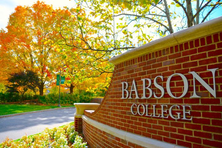 The entrance sign for Babson College a photo of a brick sign that reads "Babson College"